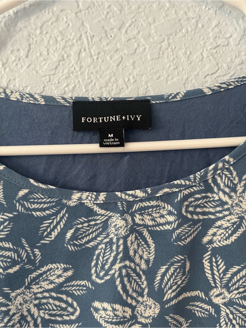 Fortune & Ivy Blue Floral Button-Trim Cap Sleeve Blouse - Picture 2 of 5